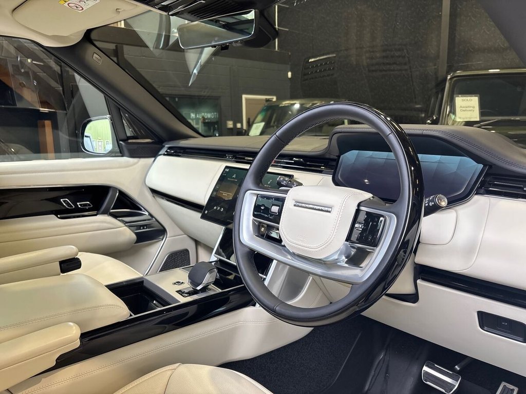 USED 2025 25 LAND ROVER RANGE ROVER 4.4 P530 V8 Autobiography SUV 5dr Petrol Auto 4WD Euro 6 (s/s) (LWB, 7Seat) (530 ps) VAT Q|1 OWNER|ELECTRIC TOW BAR