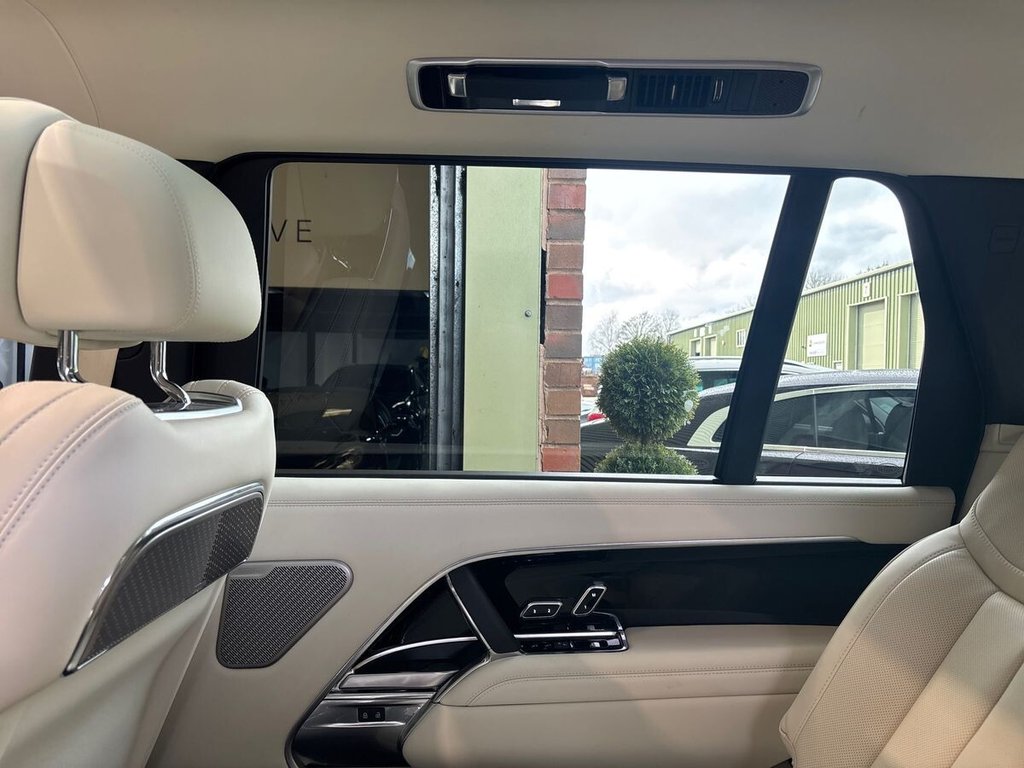 USED 2025 25 LAND ROVER RANGE ROVER 4.4 P530 V8 Autobiography SUV 5dr Petrol Auto 4WD Euro 6 (s/s) (LWB, 7Seat) (530 ps) VAT Q|1 OWNER|ELECTRIC TOW BAR