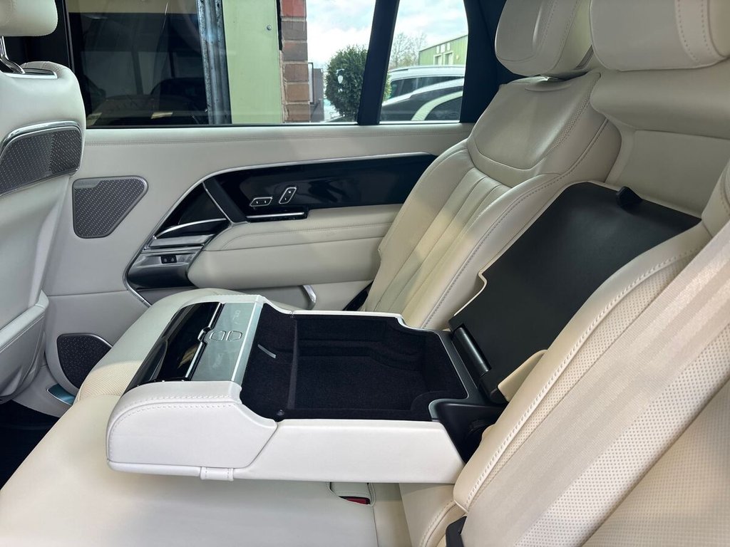 USED 2025 25 LAND ROVER RANGE ROVER 4.4 P530 V8 Autobiography SUV 5dr Petrol Auto 4WD Euro 6 (s/s) (LWB, 7Seat) (530 ps) VAT Q|1 OWNER|ELECTRIC TOW BAR