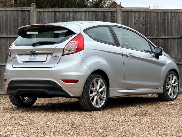 2016 Ford Fiesta - Photo 3