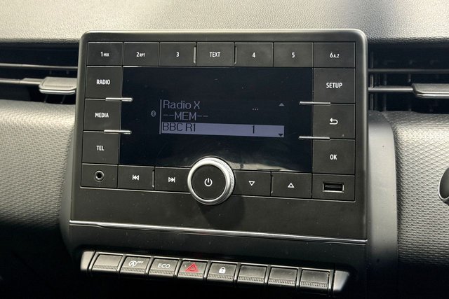 2020 RENAULT CLIO 1.0 TCe Play Hatchback 5dr Petrol Manual Euro 6 (s/s) (100 ps) - Photo 11