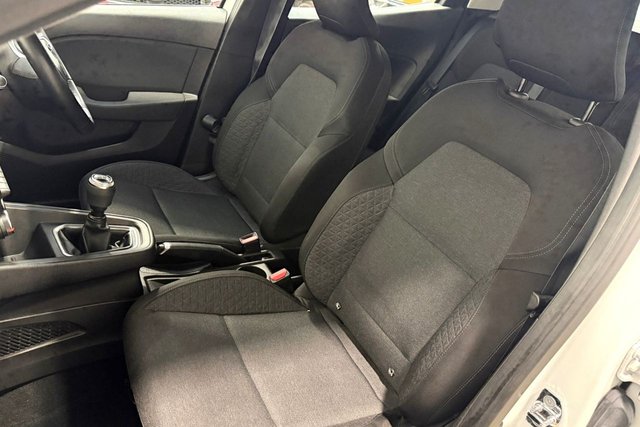 2020 RENAULT CLIO 1.0 TCe Play Hatchback 5dr Petrol Manual Euro 6 (s/s) (100 ps) - Photo 9