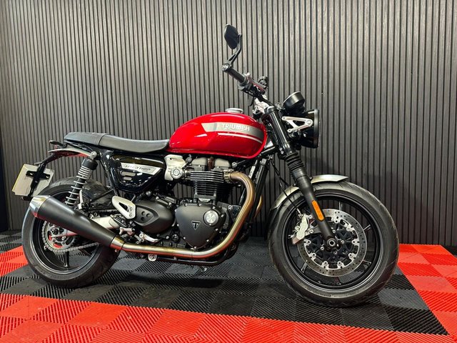 View our TRIUMPH SPEED TWIN 1200