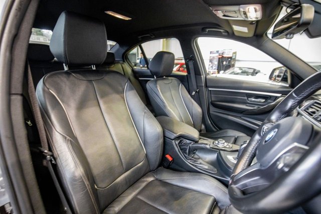 2017 BMW 3 Series 3L M Sport 4dr - Photo 3