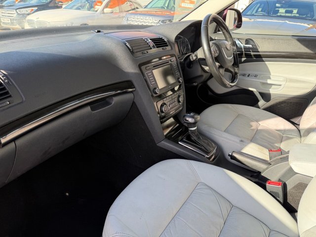2010 Skoda Octavia 1.8L Laurin & Klement 5dr - Photo 7