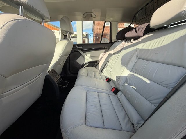 2010 Skoda Octavia 1.8L Laurin & Klement 5dr - Photo 9