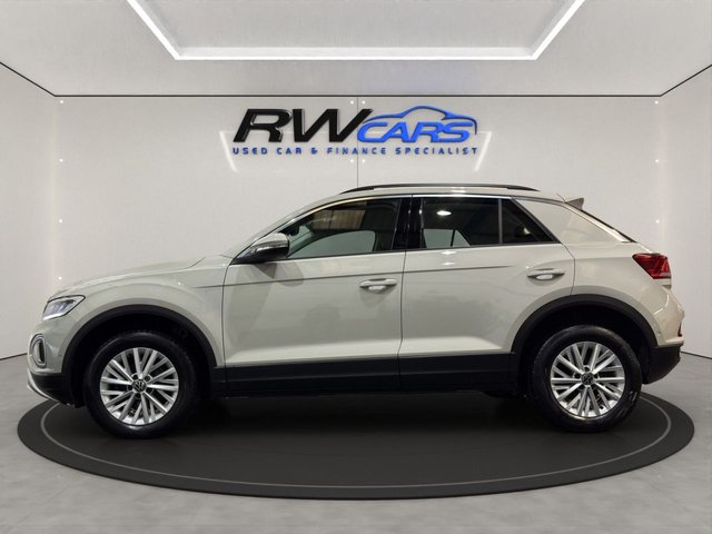 2022 Volkswagen T-Roc 1.5L Life 5dr - Photo 2