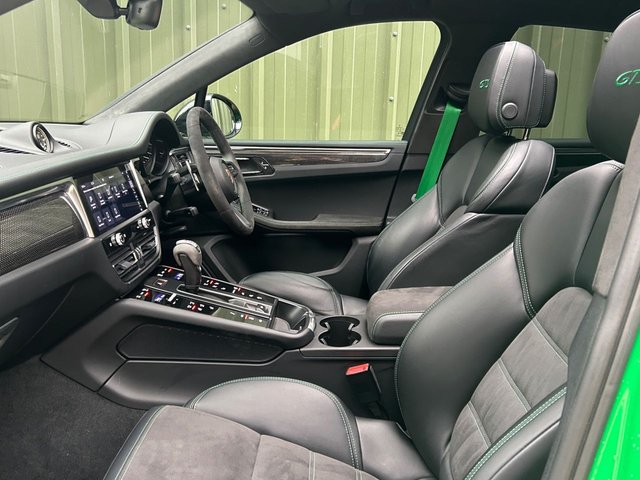 2023 PORSCHE MACAN - Photo 2