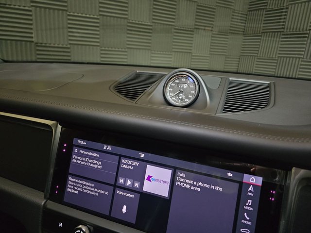 2025 PORSCHE MACAN - Photo 11