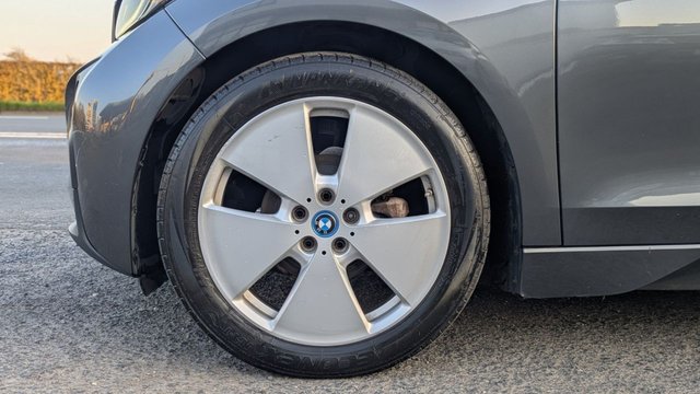 2017 BMW I3 0.6L null 4dr - Photo 10