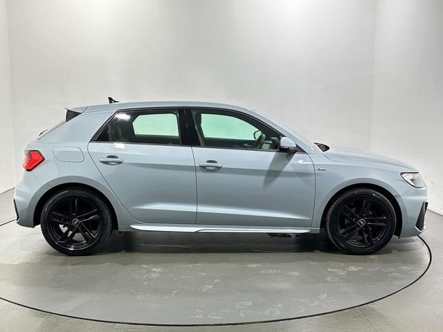 2022 Audi A1 - Photo 9