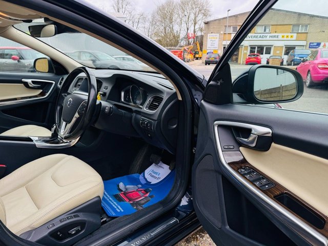 2015 Volvo V60 2.4L SE Lux Nav 5dr - Photo 12