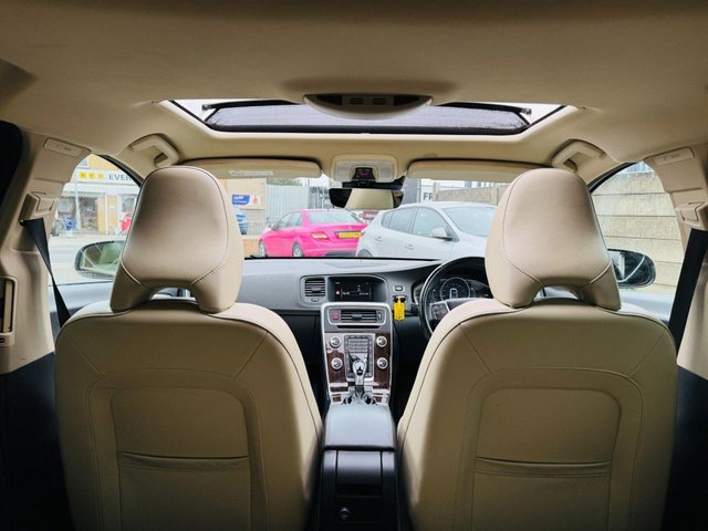 2015 Volvo V60 2.4L SE Lux Nav 5dr - Photo 2