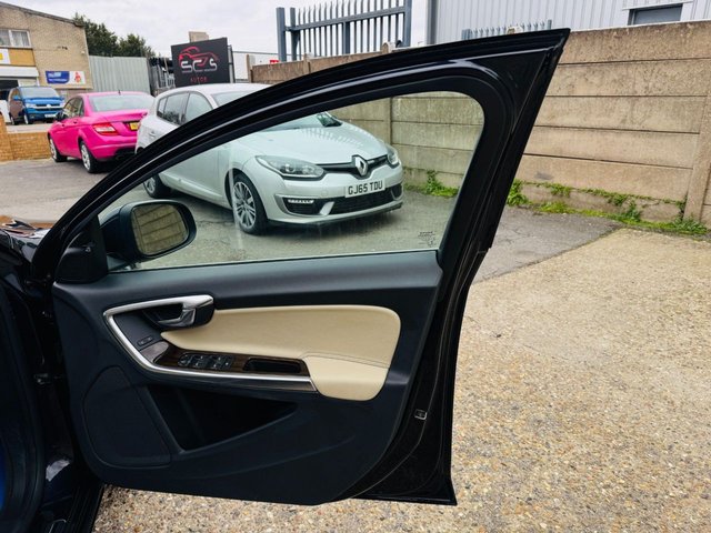 2015 Volvo V60 2.4L SE Lux Nav 5dr - Photo 11