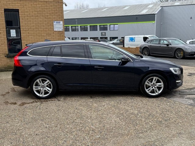 2015 Volvo V60 2.4L SE Lux Nav 5dr - Photo 4