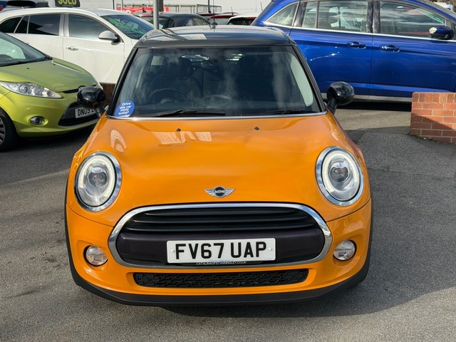 2017 MINI Hatch 1.5L Cooper 5dr - Photo 2