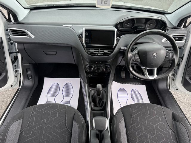 2016 PEUGEOT 2008 - Photo 12