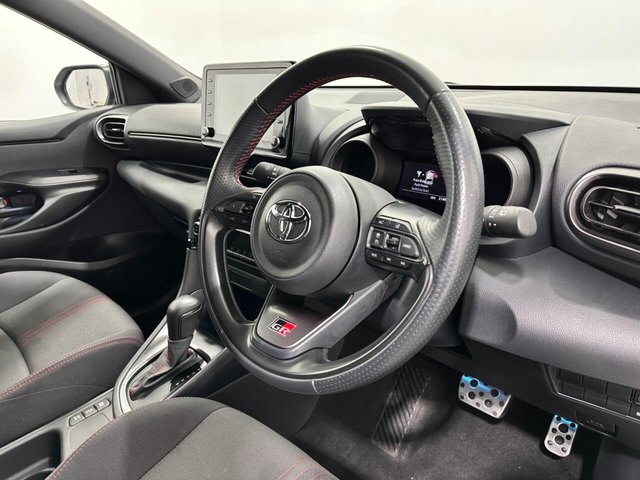 2022 Toyota Yaris - Photo 10