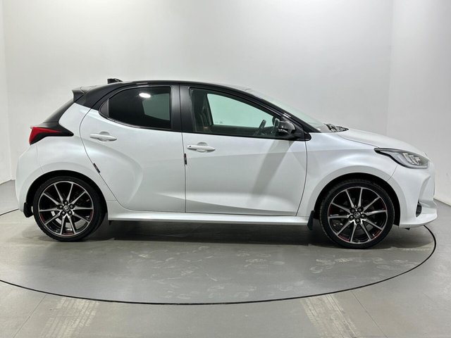 2022 Toyota Yaris - Photo 9