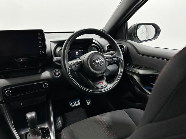 2022 Toyota Yaris - Photo 12