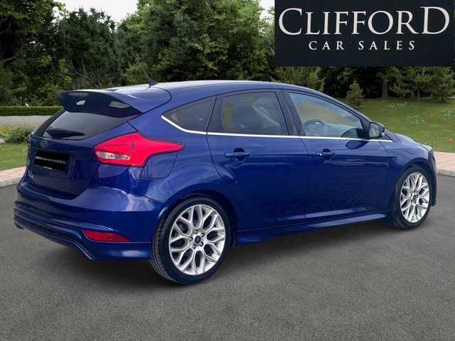 2015 Ford Focus 1.6L Zetec S 5dr - Photo 11