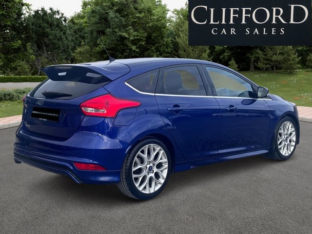 2015 Ford Focus 1.6L Zetec S 5dr - Photo 12