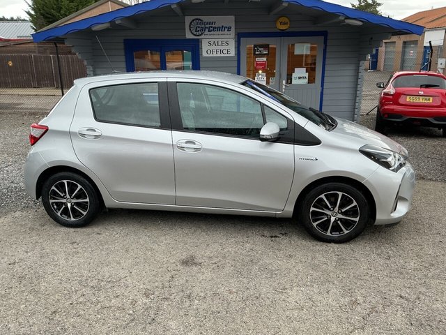 2019 TOYOTA YARIS - Photo 3