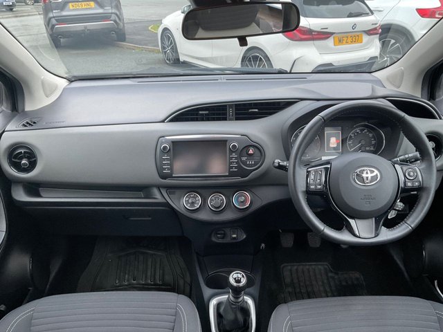 2019 TOYOTA YARIS - Photo 8