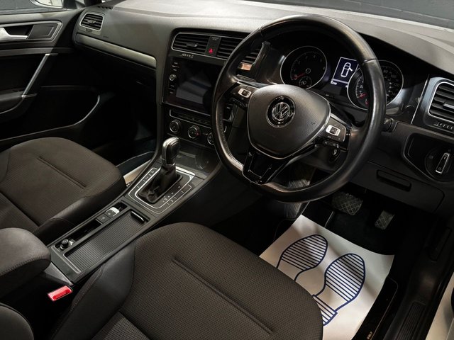 2019 VOLKSWAGEN GOLF - Photo 2