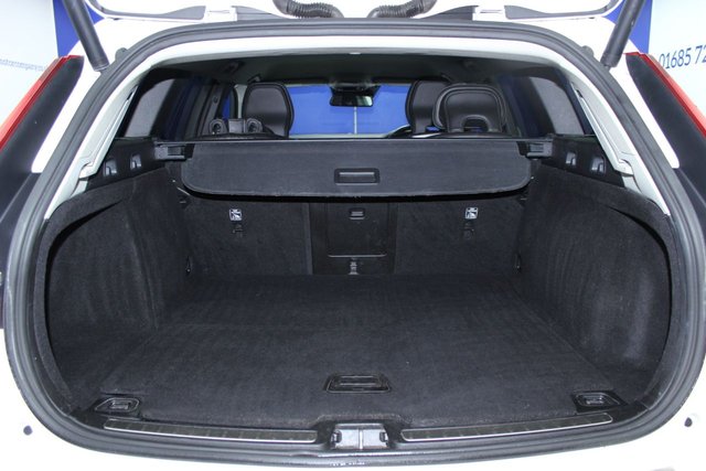 2019 VOLVO V60 - Photo 9