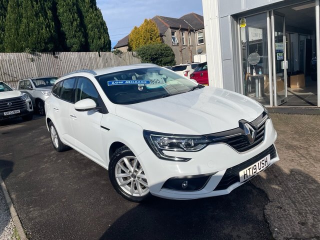View our Renault Megane 1.3 TCe Play Sport Tourer 5dr Petrol Manual Euro 6 (s/s) (140 ps)
