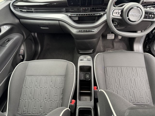 2024 FIAT 500E - Photo 9