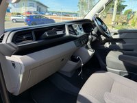 USED 2021 21 VOLKSWAGEN TRANSPORTER 2.0 BiTDI T32 Highline Kombi Double Cab 5dr Diesel DSG 4Motion SWB Euro 6 (s/s) (204 ps) 5 seater, 4 motion, DSG, ABT styling, Tow bar, reversing camera, full VW service history, Euro 6, 2 owners, &pound;345 road tax, Price is plus VAT.