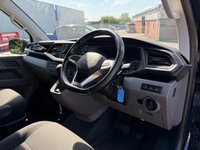 USED 2021 21 VOLKSWAGEN TRANSPORTER 2.0 BiTDI T32 Highline Kombi Double Cab 5dr Diesel DSG 4Motion SWB Euro 6 (s/s) (204 ps) 5 seater, 4 motion, DSG, ABT styling, Tow bar, reversing camera, full VW service history, Euro 6, 2 owners, &pound;345 road tax, Price is plus VAT.