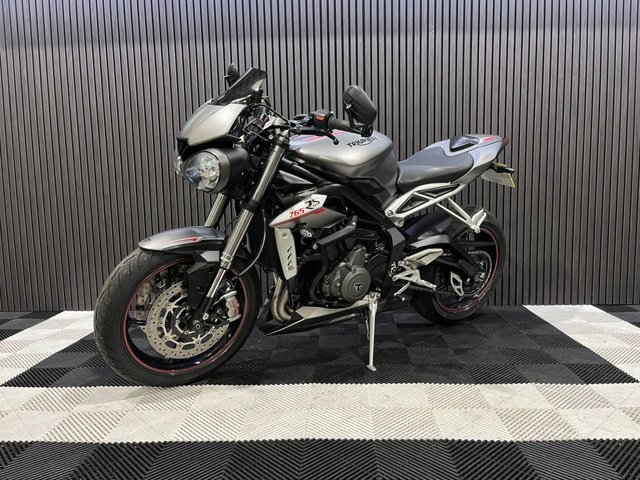 View our TRIUMPH STREET TRIPLE 765