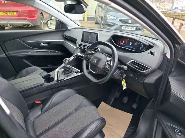 2017 PEUGEOT 3008 1.2 PureTech Allure SUV 5dr Petrol Manual Euro 6 (s/s) (130 ps) - Photo 10