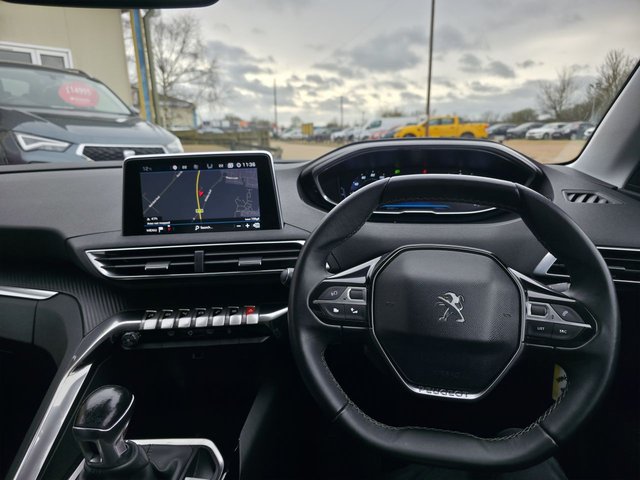 2017 PEUGEOT 3008 1.2 PureTech Allure SUV 5dr Petrol Manual Euro 6 (s/s) (130 ps) - Photo 12