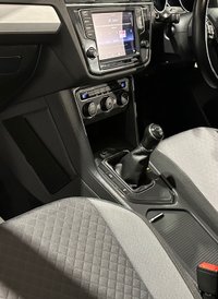 USED 2017 17 VOLKSWAGEN TIGUAN 2.0 TDI BlueMotion Tech SE SUV 5dr Diesel Manual Euro 6 (s/s) (150 ps) 