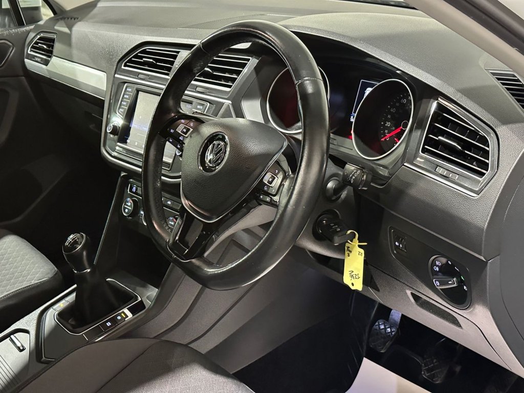 USED 2017 17 VOLKSWAGEN TIGUAN 2.0 TDI BlueMotion Tech SE SUV 5dr Diesel Manual Euro 6 (s/s) (150 ps) 