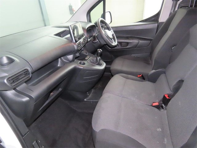 2021 Vauxhall Combo 1.5L Edition 4dr - Photo 3