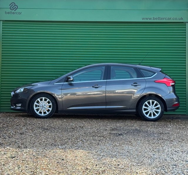 2016 FORD FOCUS 1.0T EcoBoost Titanium Hatchback 5dr Petrol Manual Euro 6 (s/s) (125 ps) - Photo 4