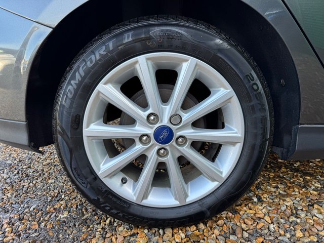 2016 FORD FOCUS 1.0T EcoBoost Titanium Hatchback 5dr Petrol Manual Euro 6 (s/s) (125 ps) - Photo 11