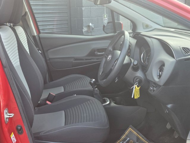 2018 TOYOTA YARIS - Photo 9