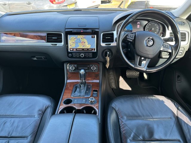 2011 VOLKSWAGEN TOUAREG - Photo 3
