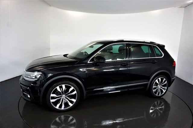 2019 VOLKSWAGEN TIGUAN 2.0 TDI R-Line Tech SUV 5dr Diesel DSG 4Motion Euro 6 (s/s) (190 ps) 1 FORMER KEEPER CAR-BLUETOOTH-AUTOMATIC TAILGATE-OPENING PANORAMIC GLASS SUNROOF-AUTO HEADLIGHTS-CLIMATE CONTROL-MFSW-HEATED SEATS-DAB RADIO-SATNAV-CRUISE CONTROL-GREAT EXAMPLE - Photo 3