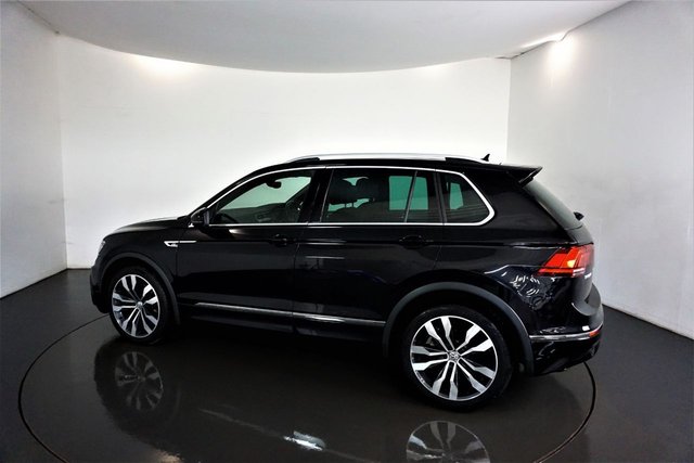 2019 VOLKSWAGEN TIGUAN 2.0 TDI R-Line Tech SUV 5dr Diesel DSG 4Motion Euro 6 (s/s) (190 ps) 1 FORMER KEEPER CAR-BLUETOOTH-AUTOMATIC TAILGATE-OPENING PANORAMIC GLASS SUNROOF-AUTO HEADLIGHTS-CLIMATE CONTROL-MFSW-HEATED SEATS-DAB RADIO-SATNAV-CRUISE CONTROL-GREAT EXAMPLE - Photo 5