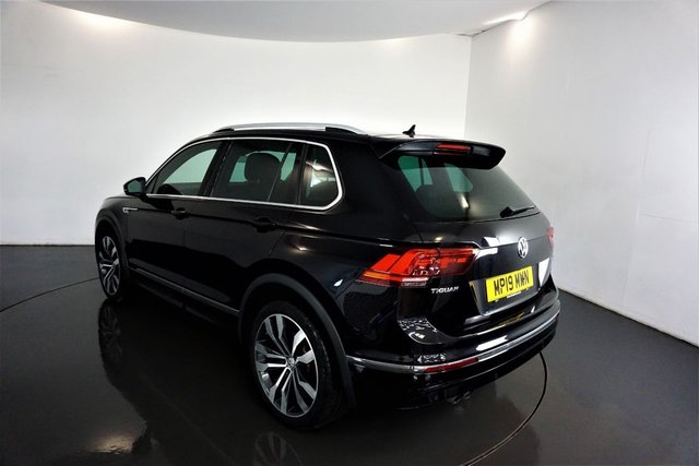 2019 VOLKSWAGEN TIGUAN 2.0 TDI R-Line Tech SUV 5dr Diesel DSG 4Motion Euro 6 (s/s) (190 ps) 1 FORMER KEEPER CAR-BLUETOOTH-AUTOMATIC TAILGATE-OPENING PANORAMIC GLASS SUNROOF-AUTO HEADLIGHTS-CLIMATE CONTROL-MFSW-HEATED SEATS-DAB RADIO-SATNAV-CRUISE CONTROL-GREAT EXAMPLE - Photo 6