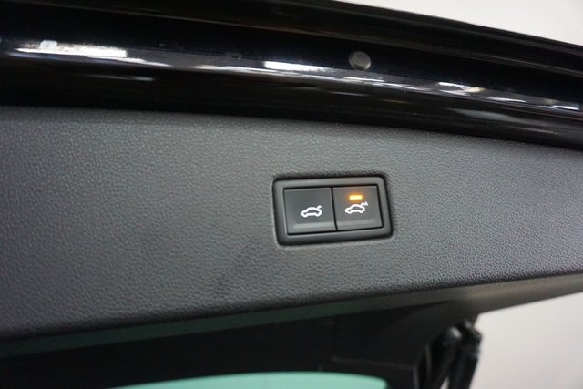 2019 VOLKSWAGEN TIGUAN 2.0 TDI R-Line Tech SUV 5dr Diesel DSG 4Motion Euro 6 (s/s) (190 ps) 1 FORMER KEEPER CAR-BLUETOOTH-AUTOMATIC TAILGATE-OPENING PANORAMIC GLASS SUNROOF-AUTO HEADLIGHTS-CLIMATE CONTROL-MFSW-HEATED SEATS-DAB RADIO-SATNAV-CRUISE CONTROL-GREAT EXAMPLE - Photo 8