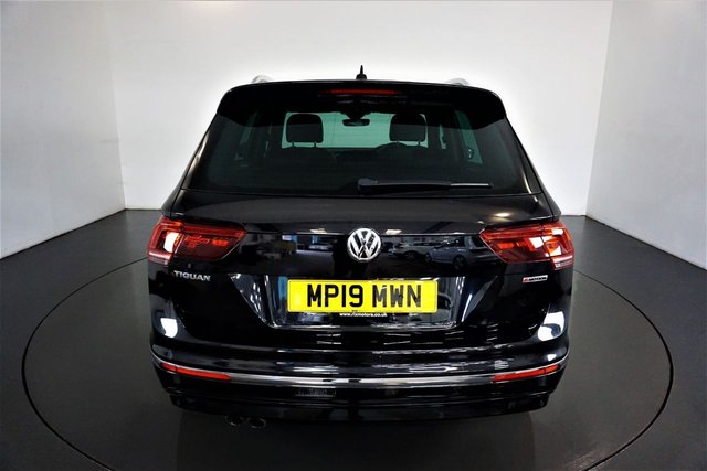 2019 VOLKSWAGEN TIGUAN 2.0 TDI R-Line Tech SUV 5dr Diesel DSG 4Motion Euro 6 (s/s) (190 ps) 1 FORMER KEEPER CAR-BLUETOOTH-AUTOMATIC TAILGATE-OPENING PANORAMIC GLASS SUNROOF-AUTO HEADLIGHTS-CLIMATE CONTROL-MFSW-HEATED SEATS-DAB RADIO-SATNAV-CRUISE CONTROL-GREAT EXAMPLE - Photo 7