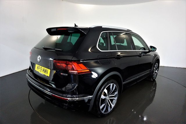 2019 VOLKSWAGEN TIGUAN 2.0 TDI R-Line Tech SUV 5dr Diesel DSG 4Motion Euro 6 (s/s) (190 ps) 1 FORMER KEEPER CAR-BLUETOOTH-AUTOMATIC TAILGATE-OPENING PANORAMIC GLASS SUNROOF-AUTO HEADLIGHTS-CLIMATE CONTROL-MFSW-HEATED SEATS-DAB RADIO-SATNAV-CRUISE CONTROL-GREAT EXAMPLE - Photo 10